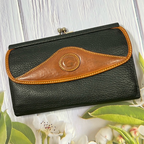 Dooney & Bourke Handbags - 🦆 DOONEY AND BOURKE KISS LOCK BLACK TAN LEATHER WALLET BAG VINTAGE